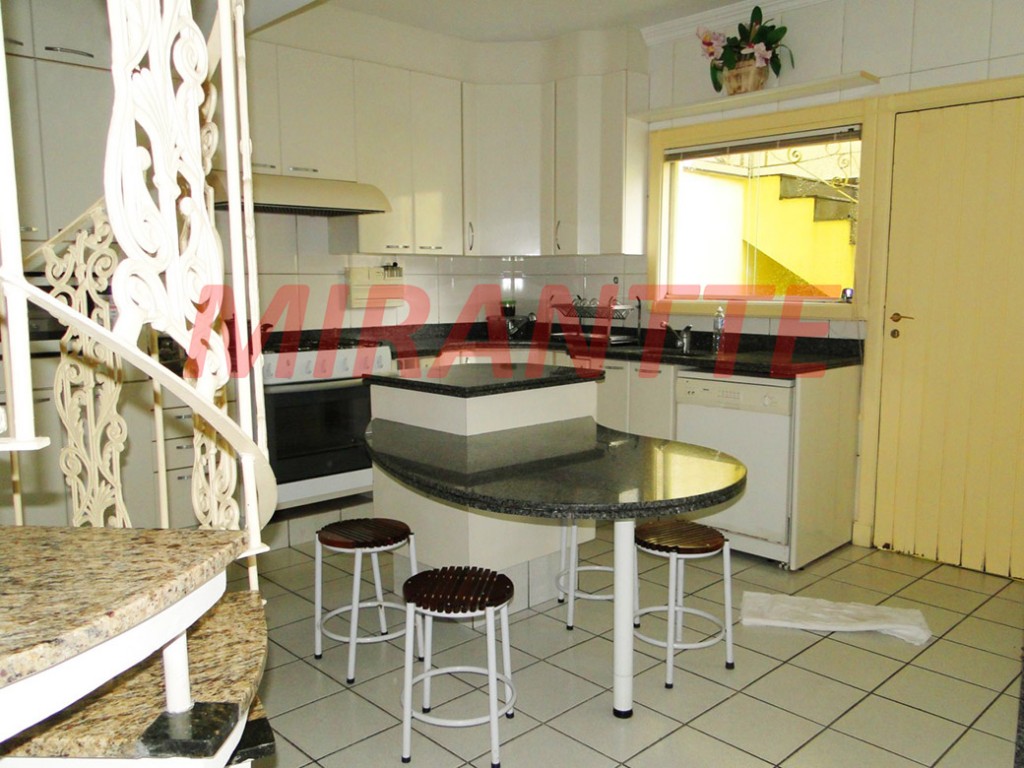 Sobrado de 885m² com 3 quartos em Horto Florestal