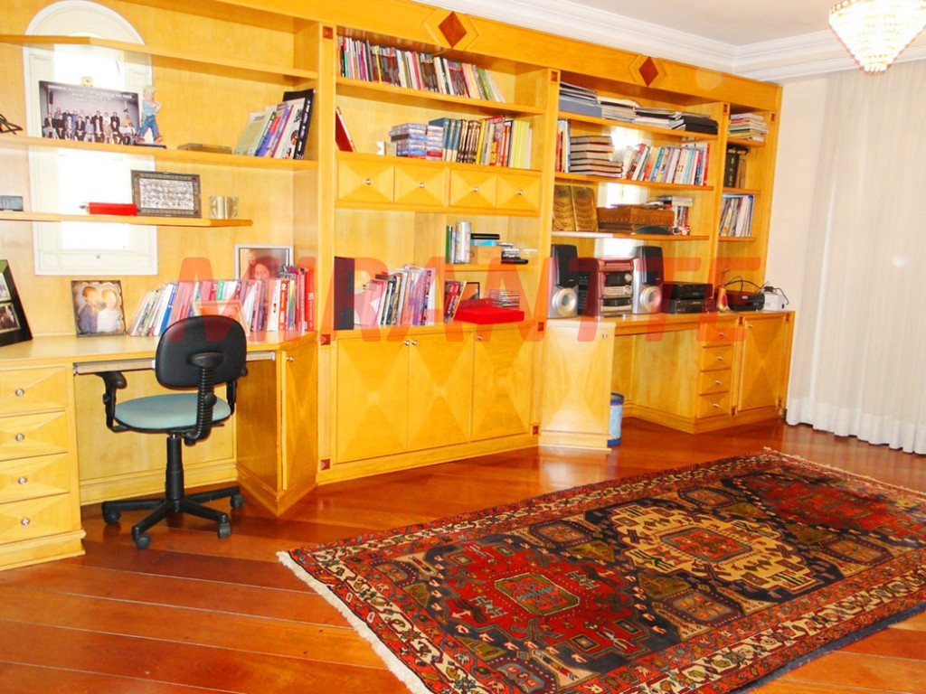 Sobrado de 885m² com 3 quartos em Horto Florestal