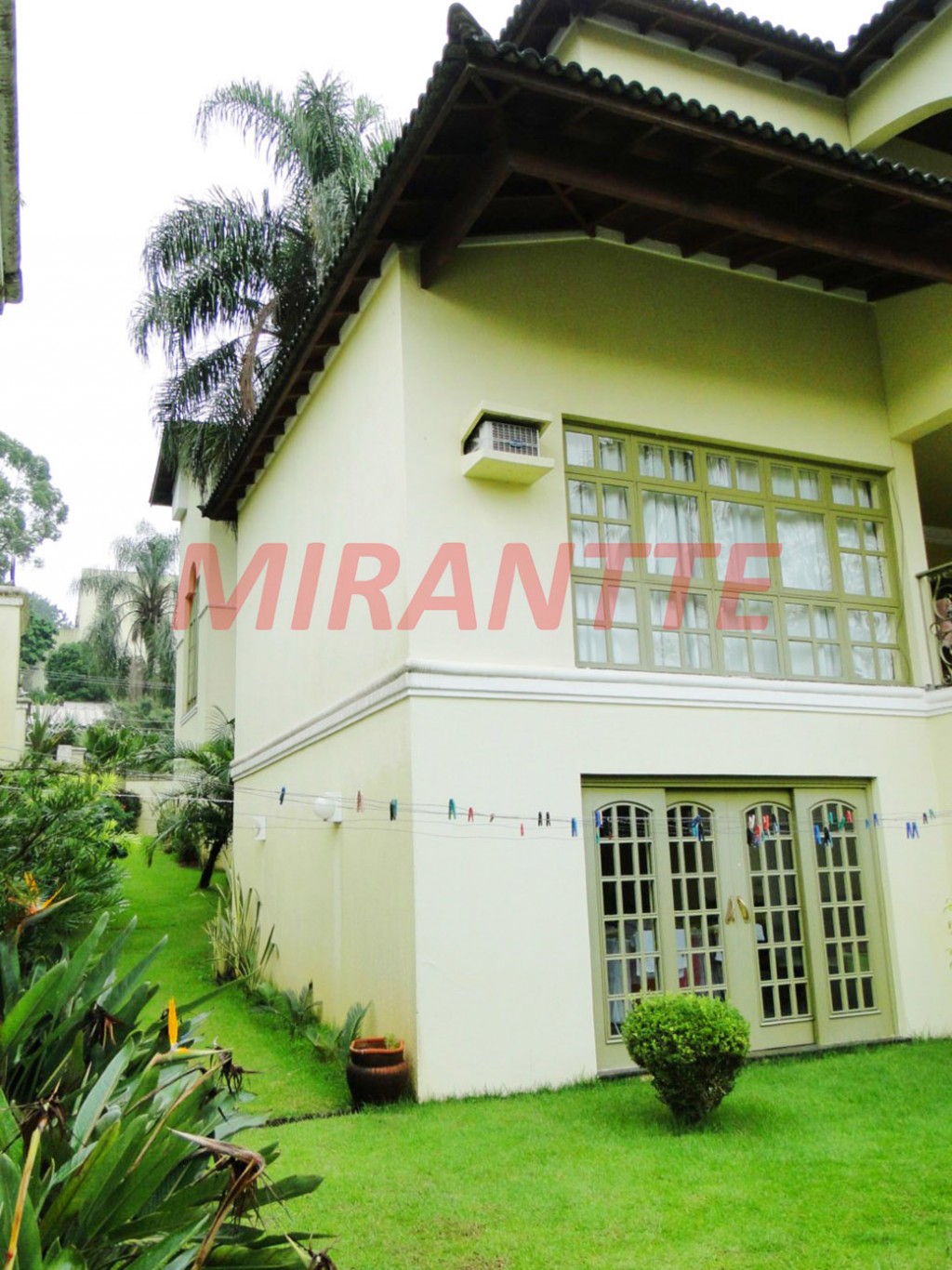 Sobrado de 885m² com 3 quartos em Horto Florestal