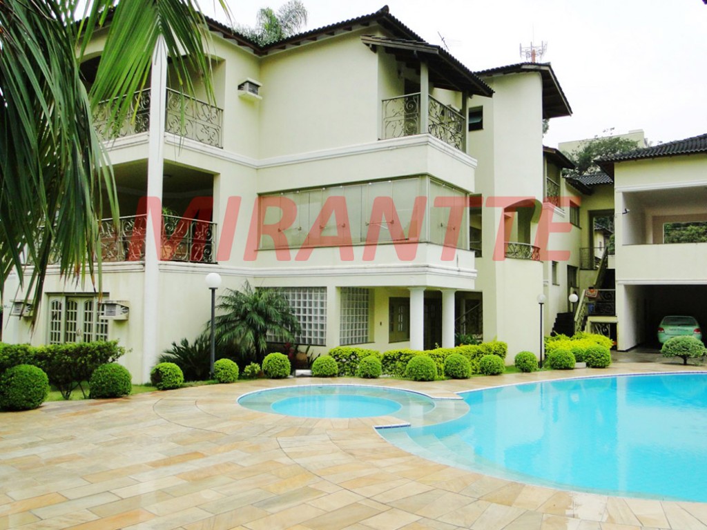 Sobrado de 885m² com 3 quartos em Horto Florestal