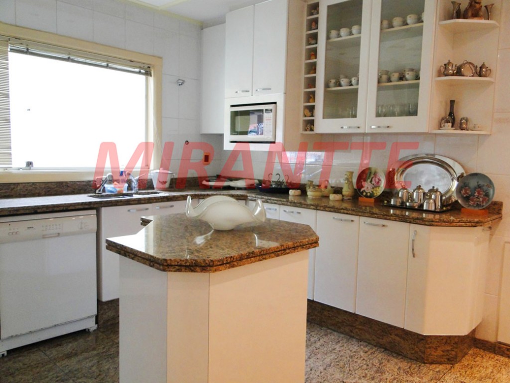 Sobrado de 885m² com 3 quartos em Horto Florestal