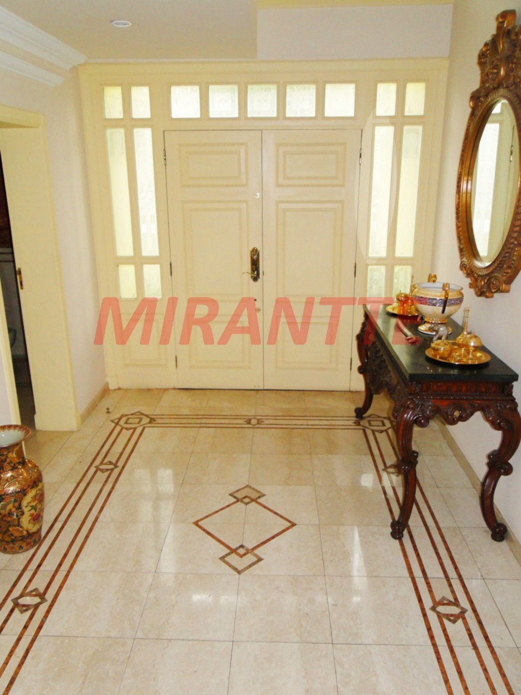 Sobrado de 885m² com 3 quartos em Horto Florestal