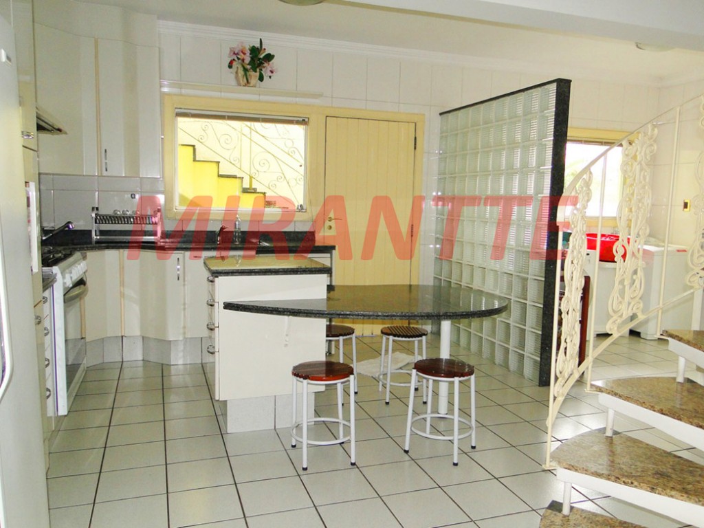 Sobrado de 885m² com 3 quartos em Horto Florestal