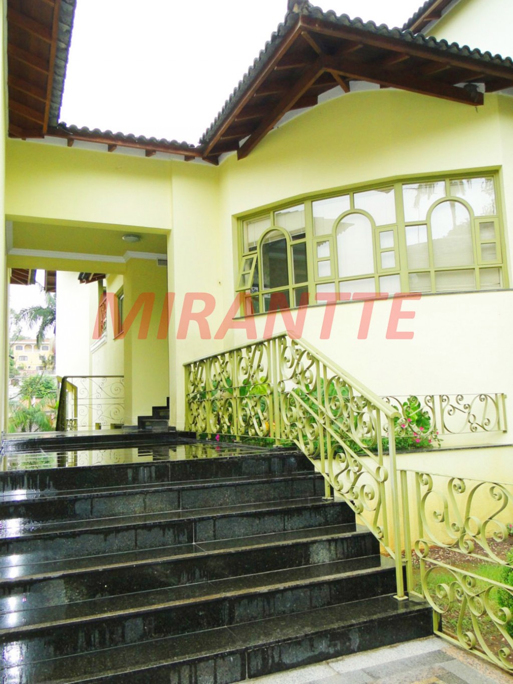 Sobrado de 885m² com 3 quartos em Horto Florestal