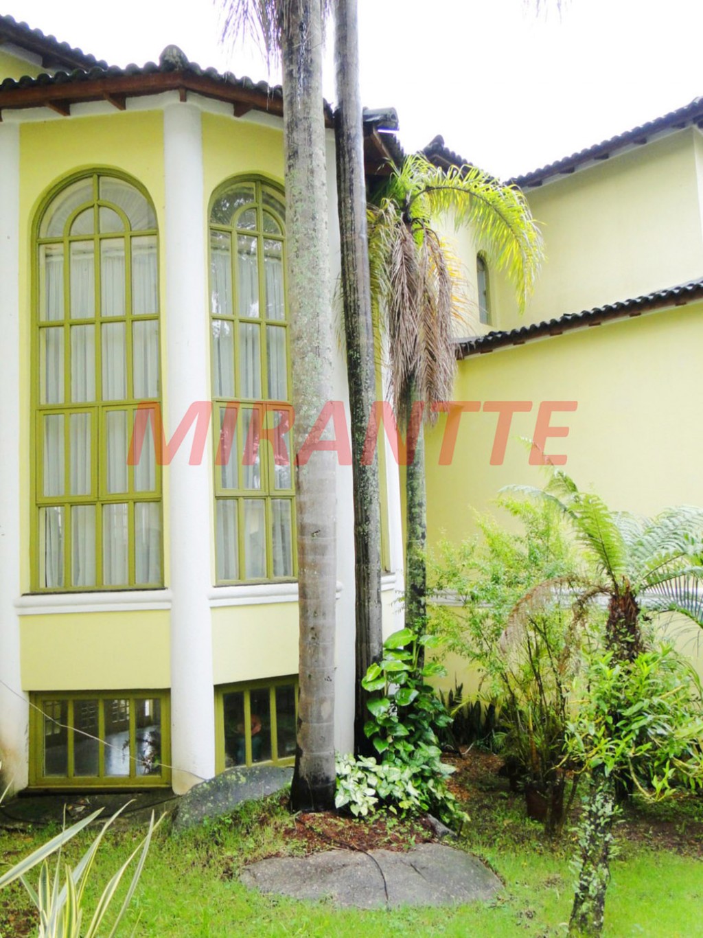 Sobrado de 885m² com 3 quartos em Horto Florestal