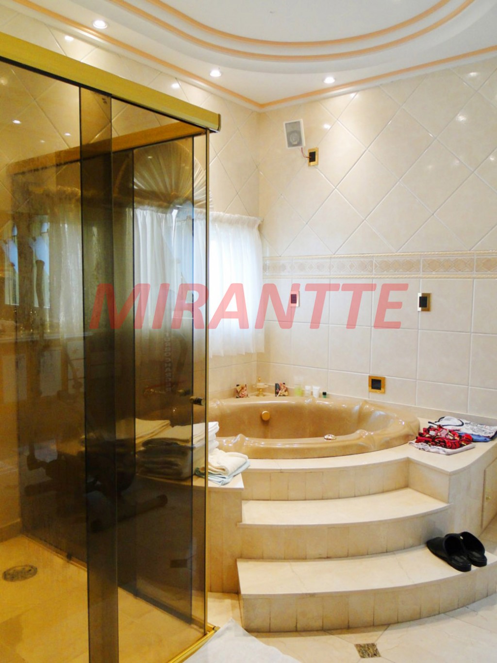 Sobrado de 885m² com 3 quartos em Horto Florestal