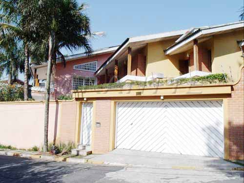 Sobrado com 4 quartos em Barro Branco