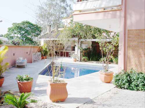 Sobrado com 4 quartos em Barro Branco