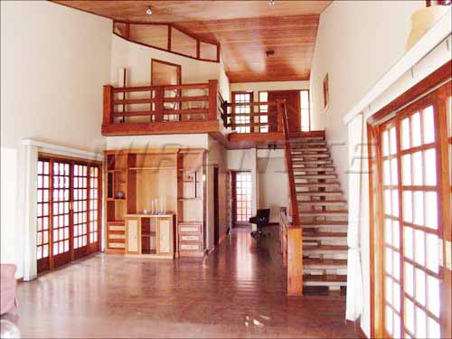 Sobrado com 4 quartos em Barro Branco