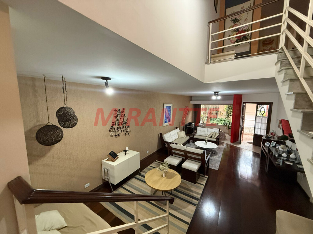 Sobrado de 360m² com 4 quartos em Jardim Floresta
