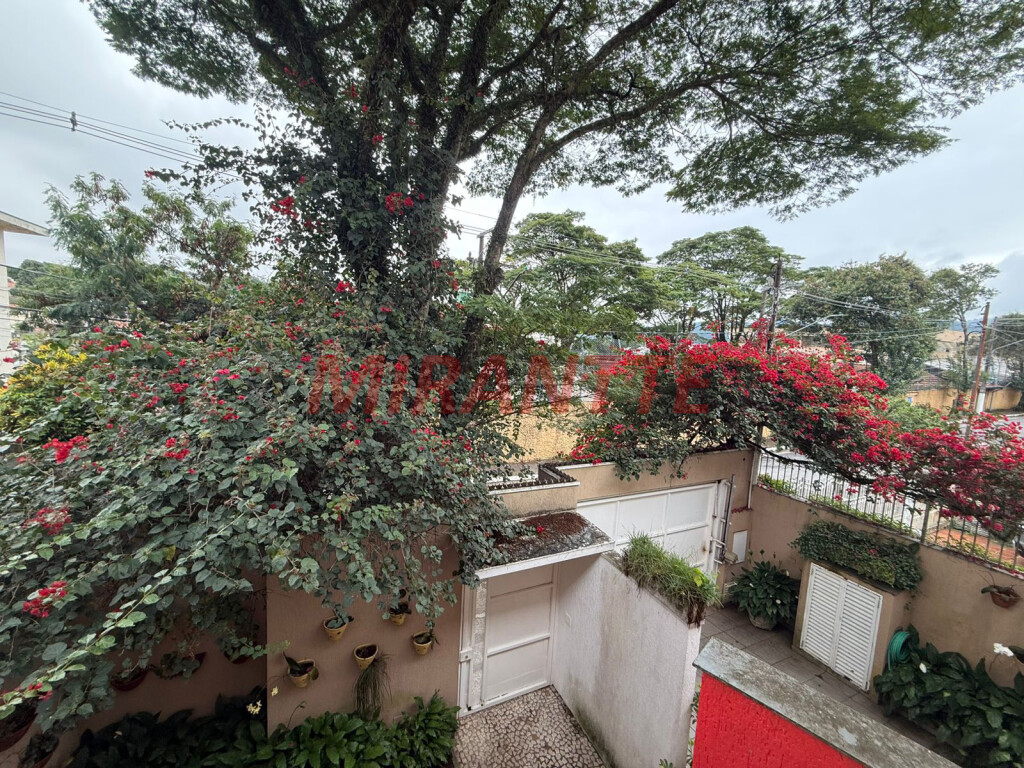 Sobrado de 360m² com 4 quartos em Jardim Floresta