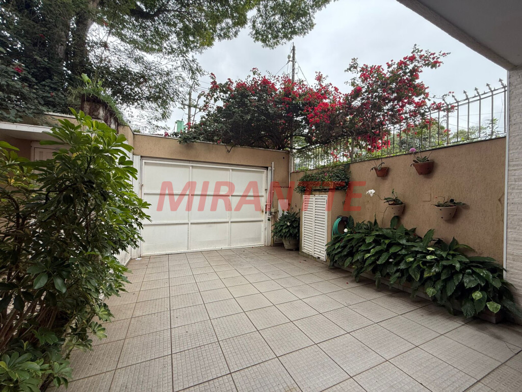 Sobrado de 360m² com 4 quartos em Jardim Floresta