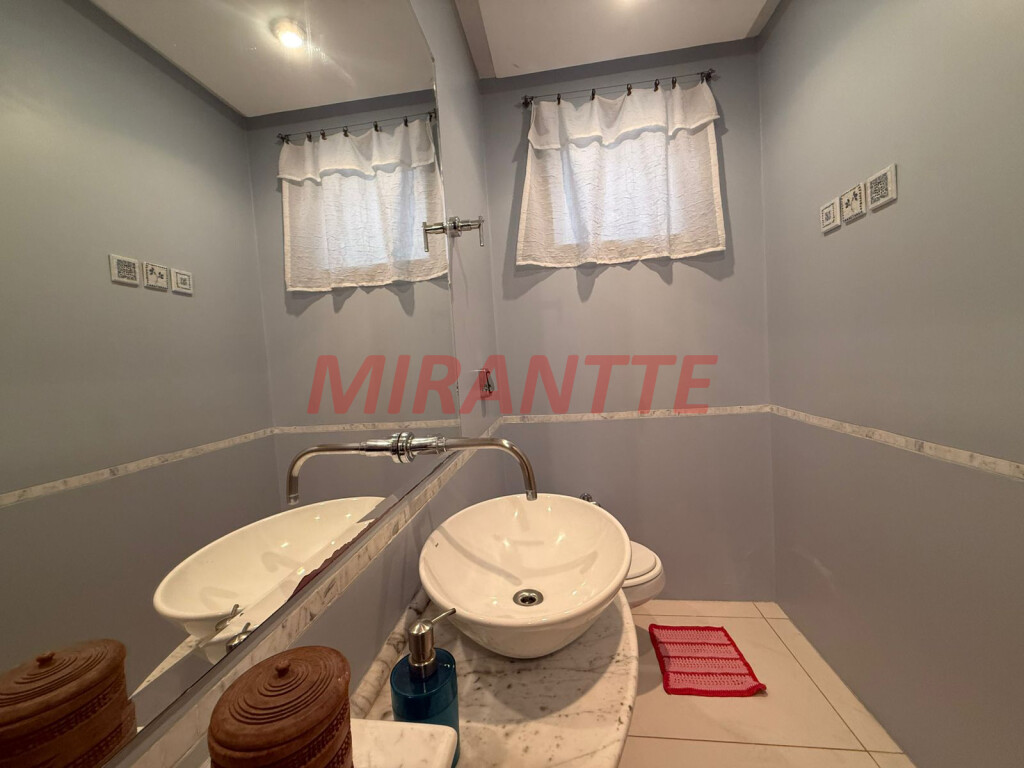 Sobrado de 360m² com 4 quartos em Jardim Floresta
