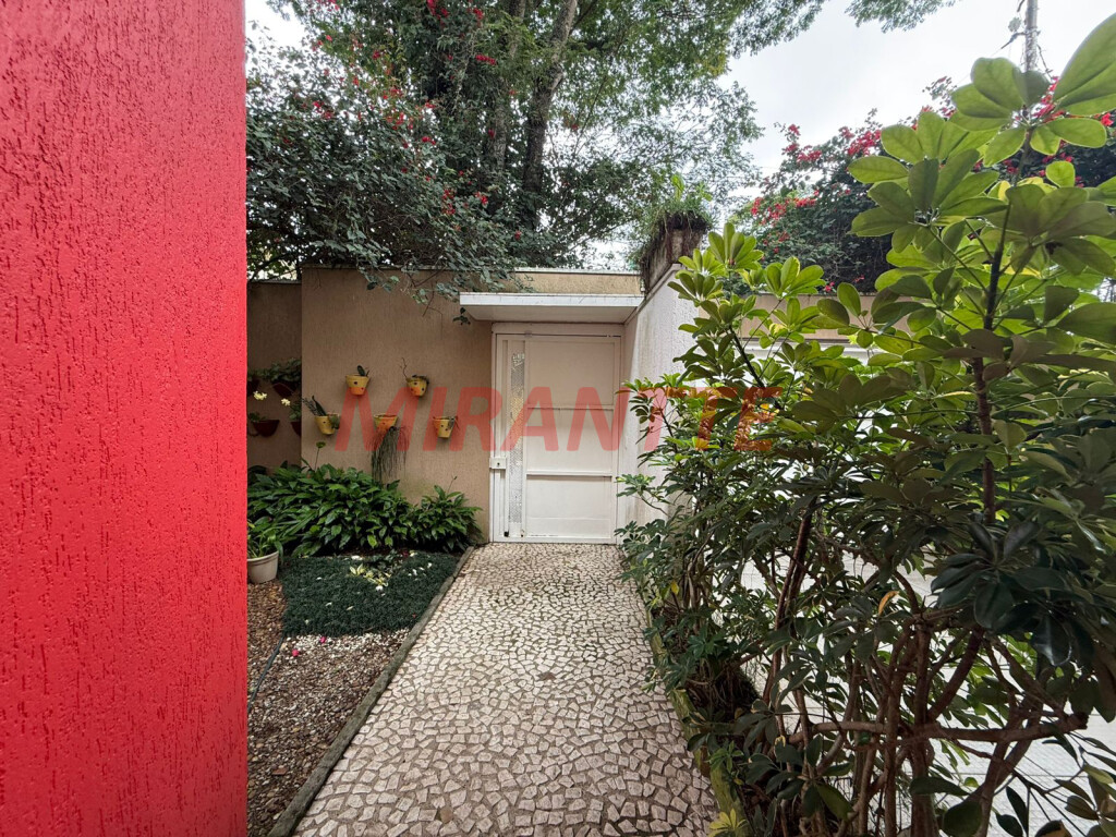 Sobrado de 360m² com 4 quartos em Jardim Floresta