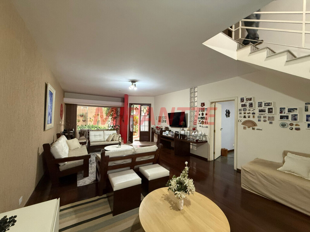Sobrado de 360m² com 4 quartos em Jardim Floresta