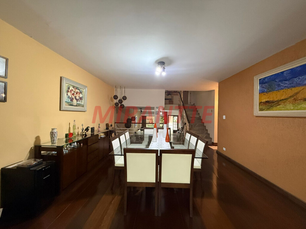 Sobrado de 360m² com 4 quartos em Jardim Floresta