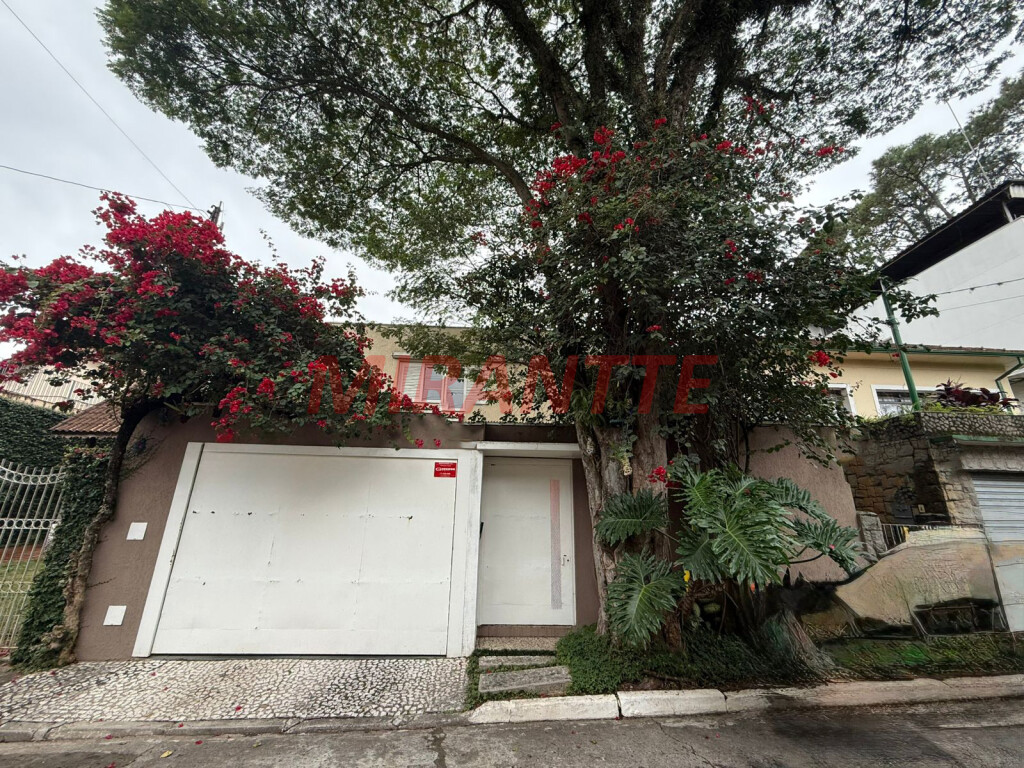 Sobrado de 360m² com 4 quartos em Jardim Floresta