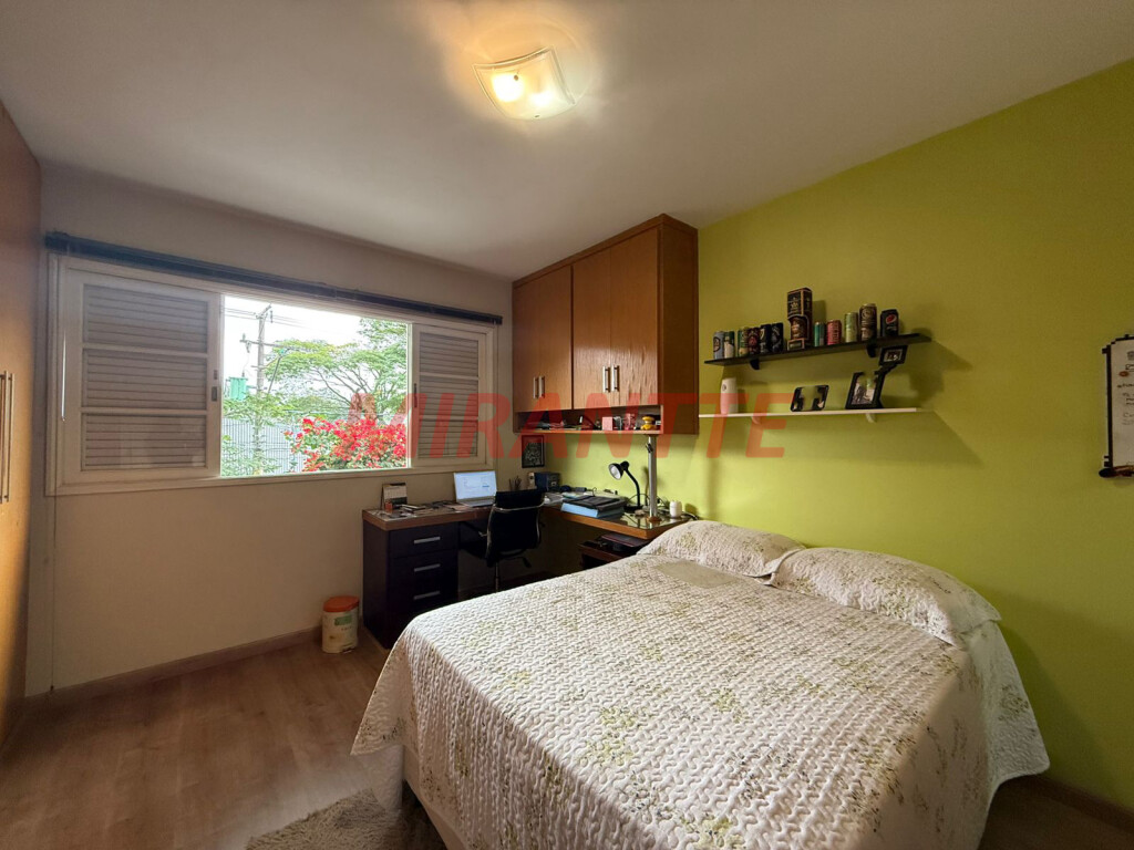 Sobrado de 360m² com 4 quartos em Jardim Floresta