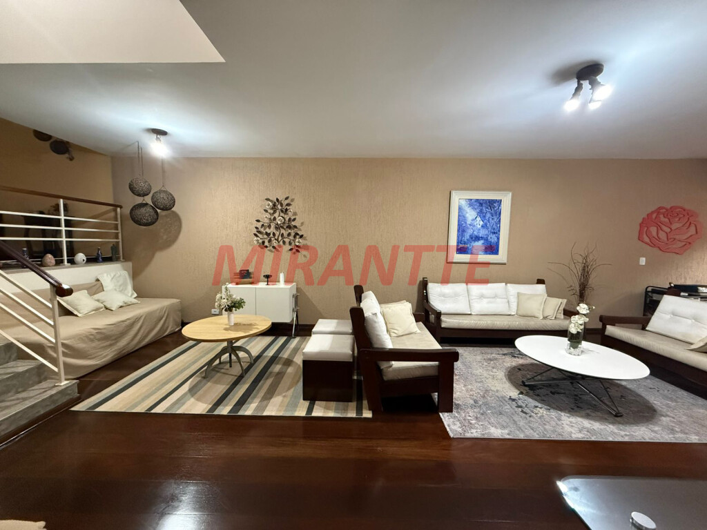 Sobrado de 360m² com 4 quartos em Jardim Floresta