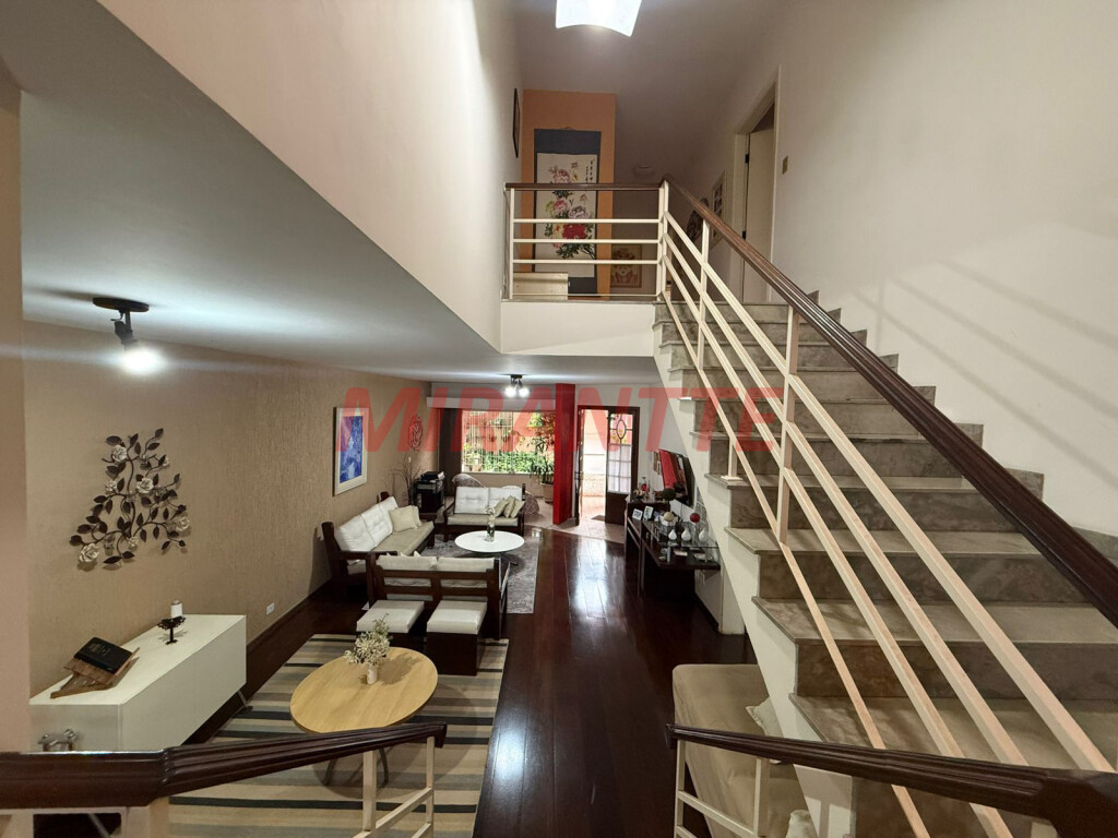 Sobrado de 360m² com 4 quartos em Jardim Floresta