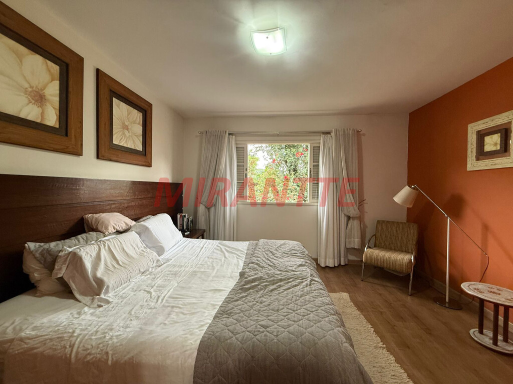 Sobrado de 360m² com 4 quartos em Jardim Floresta