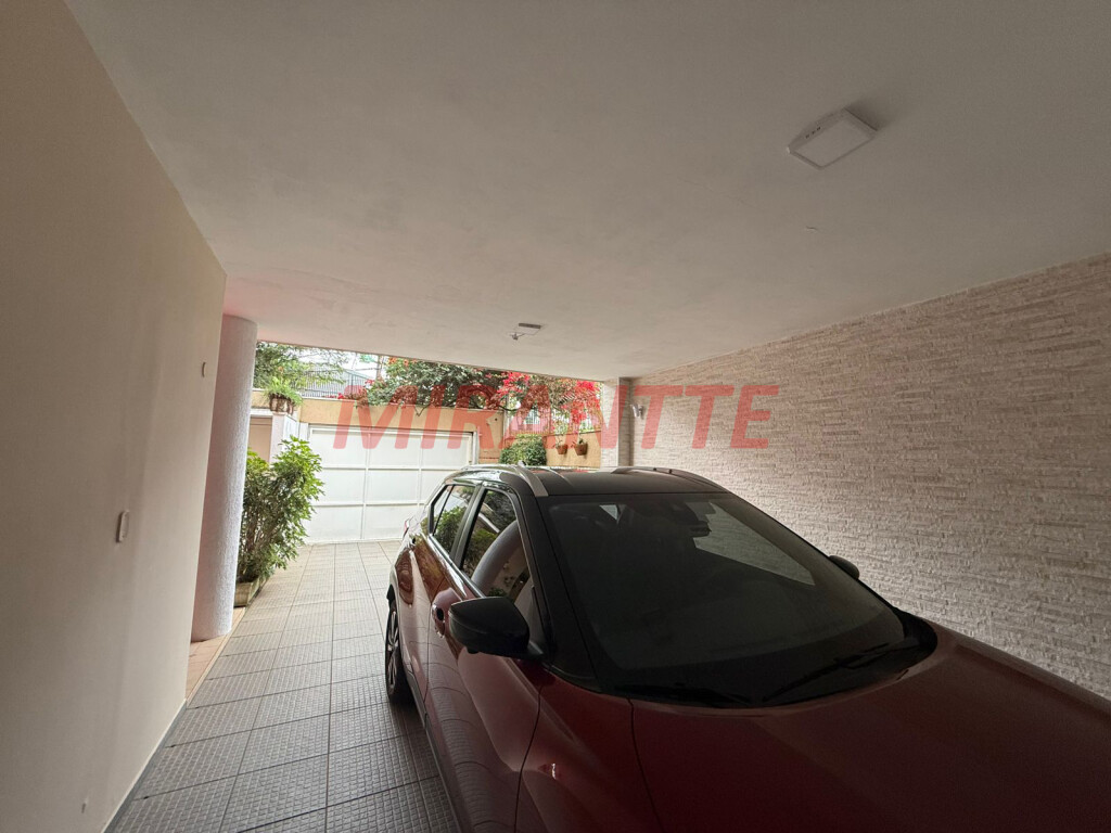 Sobrado de 360m² com 4 quartos em Jardim Floresta