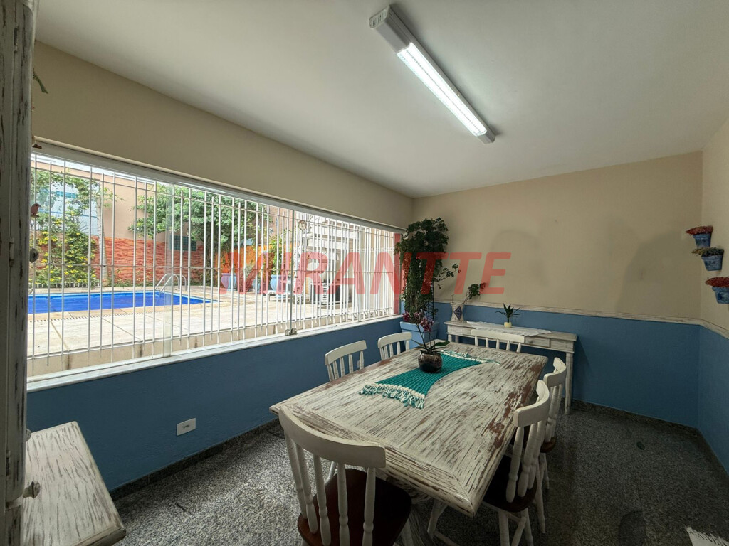 Sobrado de 360m² com 4 quartos em Jardim Floresta
