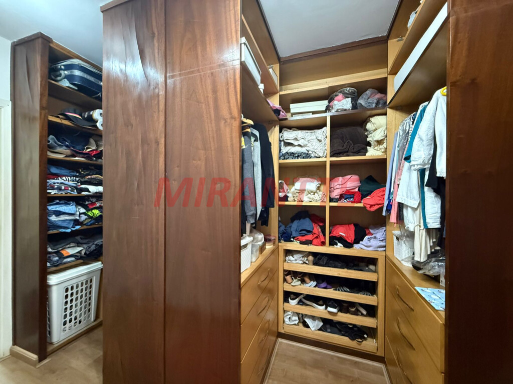 Sobrado de 360m² com 4 quartos em Jardim Floresta