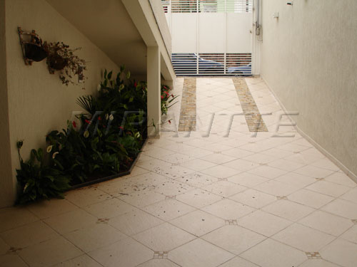 Sobrado de 340m² com 4 quartos em Água Fria