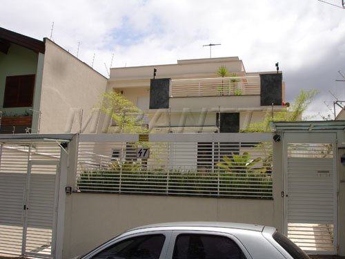 Sobrado de 340m² com 4 quartos em Água Fria