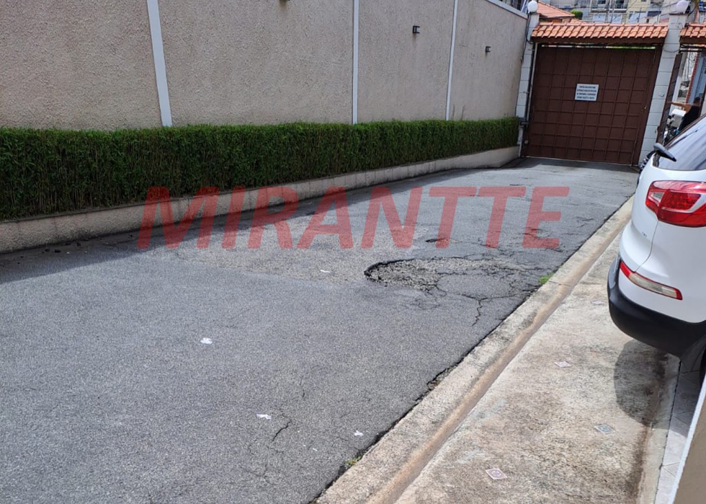 Cond. fechado com 3 quartos em Vila Mazzei