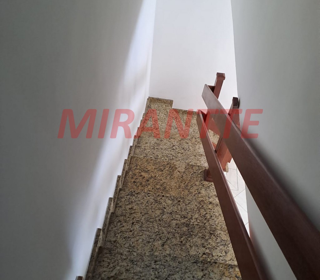 Cond. fechado com 3 quartos em Vila Mazzei