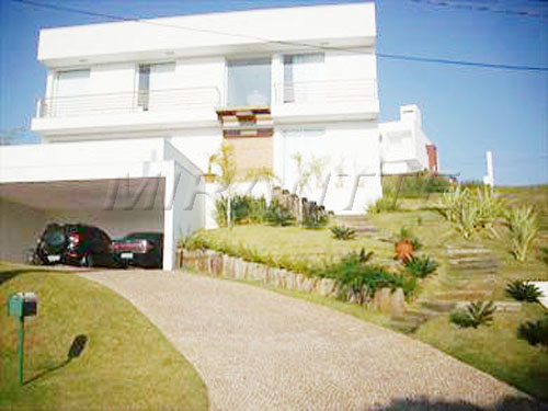 Cond. fechado de 657m² com 5 quartos em Carmelitas