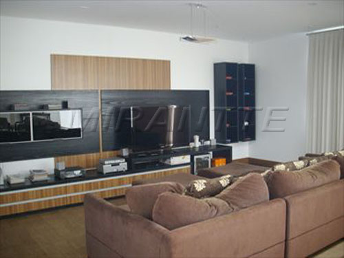 Cond. fechado de 657m² com 5 quartos em Carmelitas