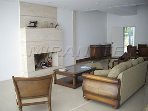 Cond. fechado de 657m² com 5 quartos em Carmelitas