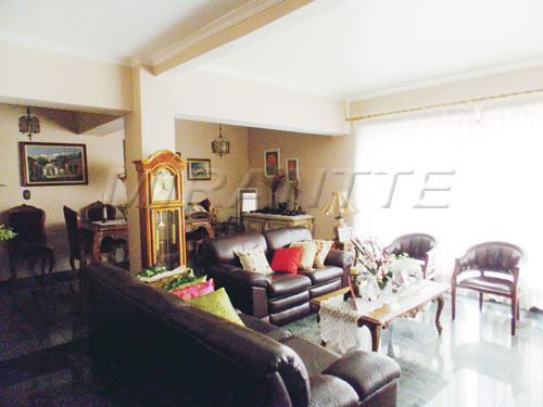 Sobrado de 330m² com 4 quartos em Santana
