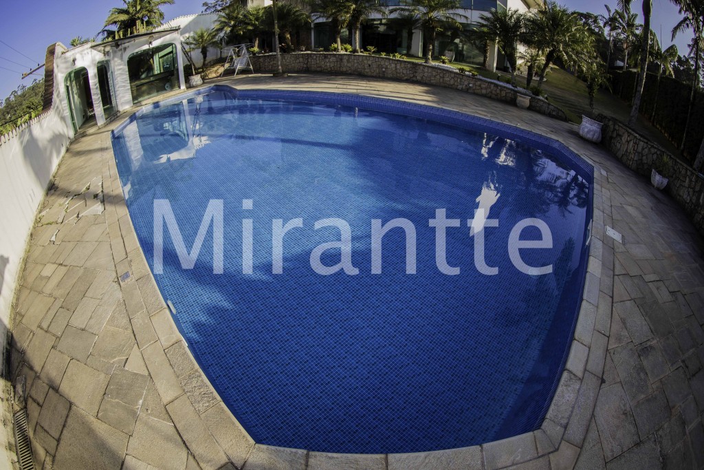 Sobrado de 750m² com 4 quartos em Serra da Cantareira