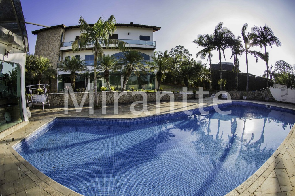 Sobrado de 750m² com 4 quartos em Serra da Cantareira