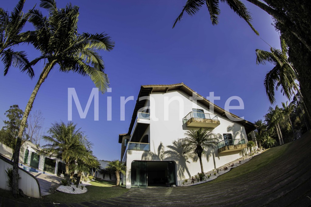 Sobrado de 750m² com 4 quartos em Serra da Cantareira