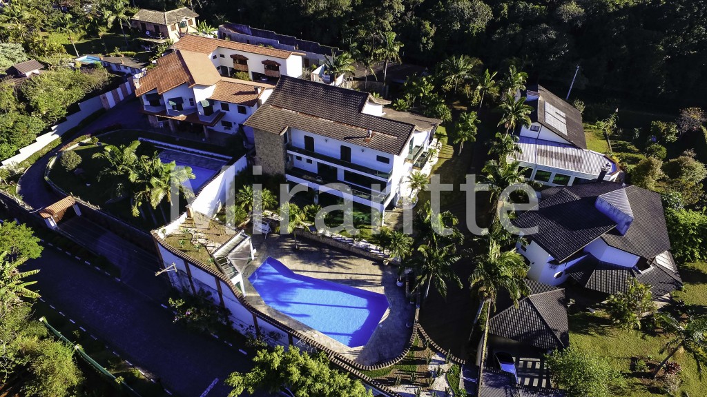 Sobrado de 750m² com 4 quartos em Serra da Cantareira