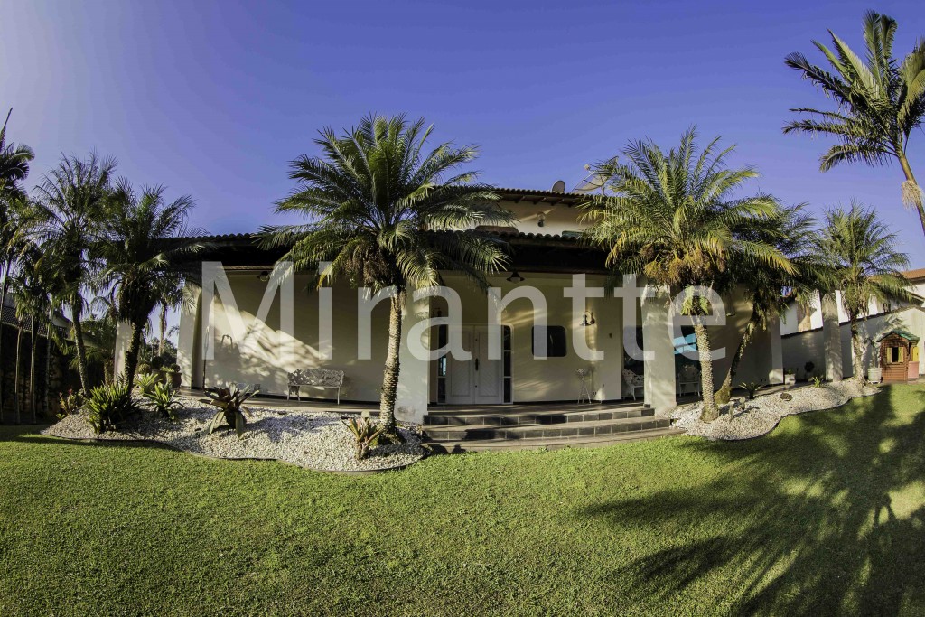 Sobrado de 750m² com 4 quartos em Serra da Cantareira