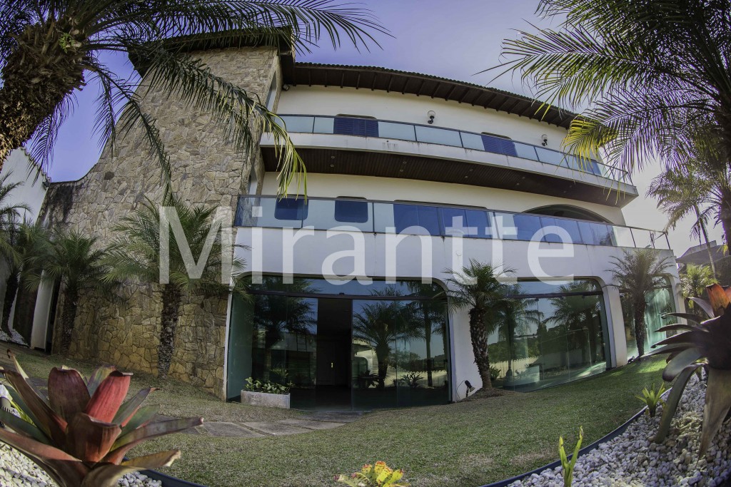 Sobrado de 750m² com 4 quartos em Serra da Cantareira
