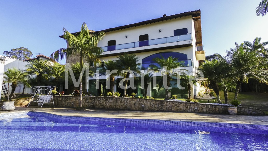 Sobrado de 750m² com 4 quartos em Serra da Cantareira