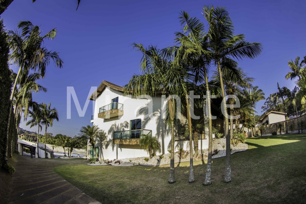 Sobrado de 750m² com 4 quartos em Serra da Cantareira