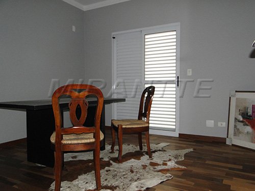 Sobrado de 360m² com 5 quartos em Jardim Bibi