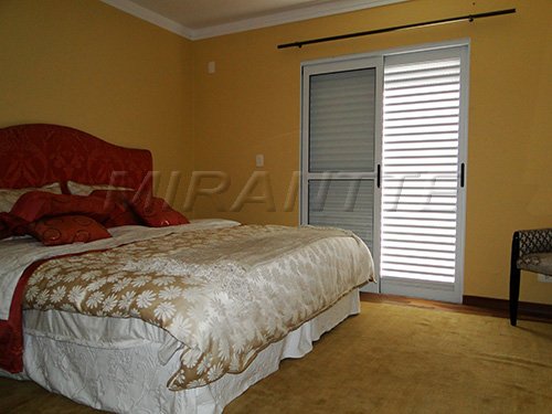 Sobrado de 360m² com 5 quartos em Jardim Bibi