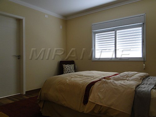 Sobrado de 360m² com 5 quartos em Jardim Bibi