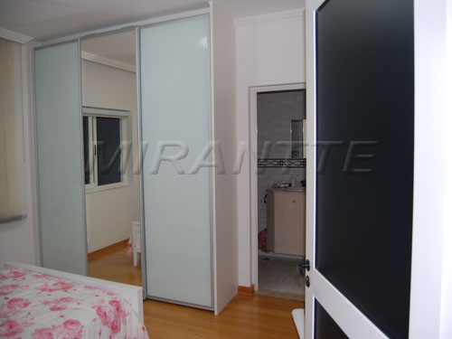 Cond. fechado com 4 quartos em COND. SANTA ISABEL