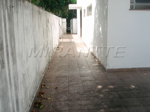 Sobrado de 336m² com 3 quartos em Santana
