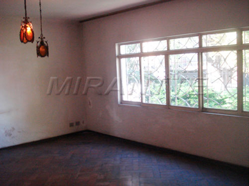 Sobrado de 336m² com 3 quartos em Santana